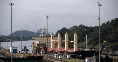 I conti del clima sull’economia. Il caldo prosciuga il canale di Panama: mirtilli e petrolio restano in coda, volano i costi di trasporto