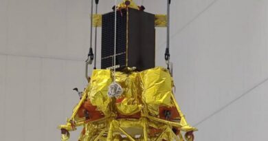 La missione russa Luna-25 si è schiantata sulla Luna, quella indiana Chandrayaan-3 prosegue