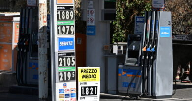 La benzina sale ancora, al self in autostrada a 2.019 euro