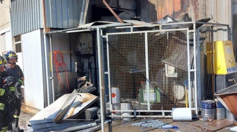 Esplosione in una carrozzeria a Modena, un operaio morto e uno ferito