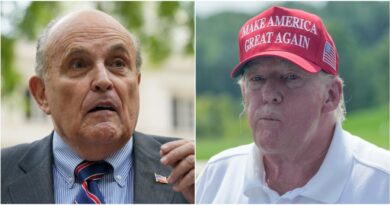 Giuliani paga 150mila dollari di cauzione per evitare il carcere nell’inchiesta sul voto in Georgia. Giovedì l’arresto di Donald Trump