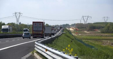 Scontro tra autobus e tir sull’A4, tre feriti gravi