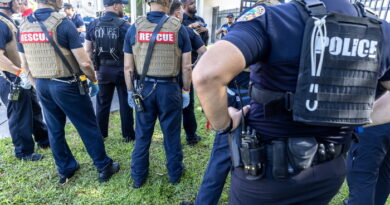 Spara con la pistola nazista, quattro morti