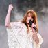 La cantante dei Florence And The Machine si sottopone a un intervento chirurgico “salvavita” dopo aver annullato i concerti