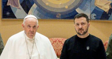Kiev e la Chiesa ucraina contro il Papa per le parole ai giovani russi sull’eredità di Pietro il Grande: “Propaganda imperialista”. Vaticano irritato
