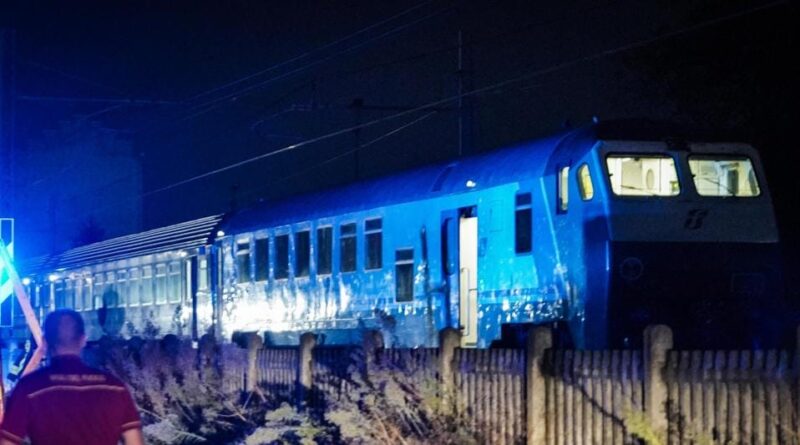 Treno regionale investe e uccide 5 operai nel Torinese