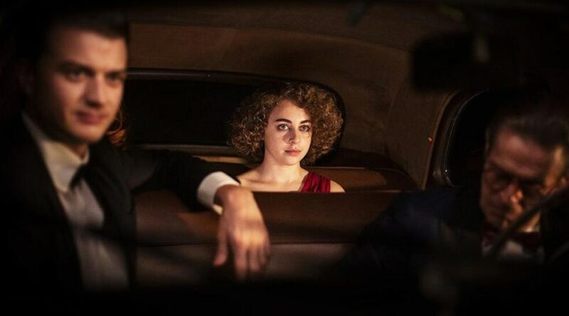Festival di Venezia, Finalmente l’alba secondo italiano in concorso. Saverio Costanzo dedica il film al padre Maurizio
