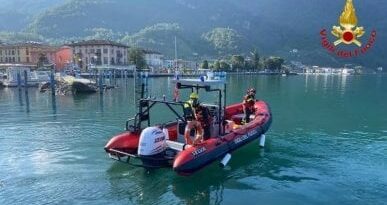 Lago d’Iseo, cade dalla barca per una manovra azzardata, turista tedesca 20enne dispersa