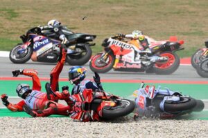 MotoGp: paura per Bagnaia a Montmelò, storica doppietta Aprilia