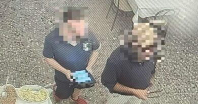 Mangiano due fiorentine al ristorante e scappano dopo 40 minuti senza pagare il conto da 120 euro: “Hanno agito come se stessero rubando”