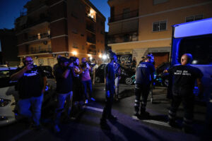 Donna uccisa a Roma, sull’addome il segno di coltellate