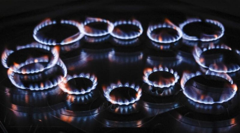 La bolletta del gas sale ad agosto, +2,3%. Spesa per famiglia tipo 1.472 euro nell’anno