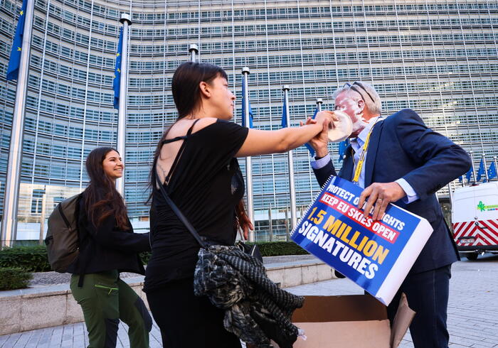 Torte in faccia a Bruxelles per il capo di Ryanair O’Leary