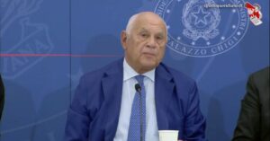 Decreto Caivano, Nordio: “Chi non manderà i figli a scuola sarà punito con il carcere. Vanno responsabilizzati i genitori”