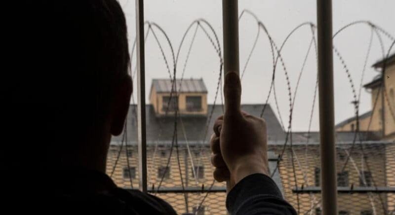 Detenuto muore in carcere a Viterbo, un altro tenta il suicidio