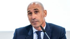 Rubiales annuncia le dimissioni e promette: “Difenderò il mio onore”