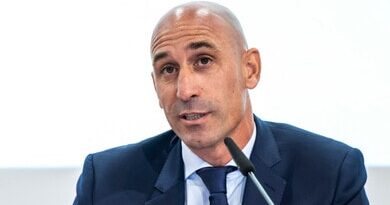 Rubiales annuncia le dimissioni e promette: “Difenderò il mio onore”