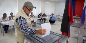 La commissione elettorale russa dice che il partito di Vladimir Putin è in vantaggio alle elezioni amministrative nelle regioni ucraine annesse illegalmente
