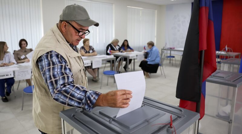 La commissione elettorale russa dice che il partito di Vladimir Putin è in vantaggio alle elezioni amministrative nelle regioni ucraine annesse illegalmente