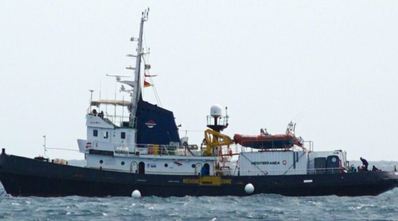Migranti, ong Mediterranea: “Le autorità ci vietano le attrezzature di salvataggio a bordo”. La replica: “Non è autorizzata”