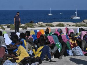“Blocco navale unica soluzione. Il piano contro gli sbarchi selvaggi