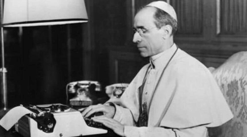 Vaticano ed Ebraismo, le storie parallele e l’atteggiamento di Pio XII. Il libro “Zucchetti e Kippah”