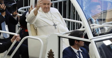 Il Papa: non mandiamo indietro i migranti come una palla da ping pong. Borrell: l’Ue è solidale con Lampedusa