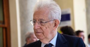 Napolitano, Monti: “Nel 2013 fu implorato dai partiti per secondo mandato”