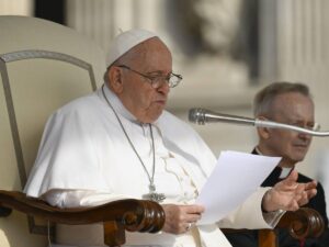Bergoglio nega l’invasione: “I migranti sono doni, basta allarmarsi”