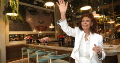 Sophia Loren cade nella sua casa a Ginevra, annullati gli impegni