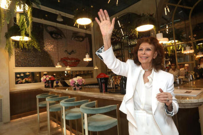 Sophia Loren cade nella sua casa a Ginevra, annullati gli impegni