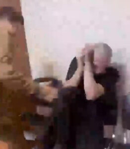 Kadyrov posta un video del figlio che picchia un detenuto, ‘sono fiero’