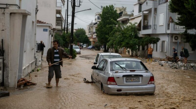 Emergenza climatica in Grecia, alluvioni e distruzione causate dalla tempesta Elias: tremila evacuati