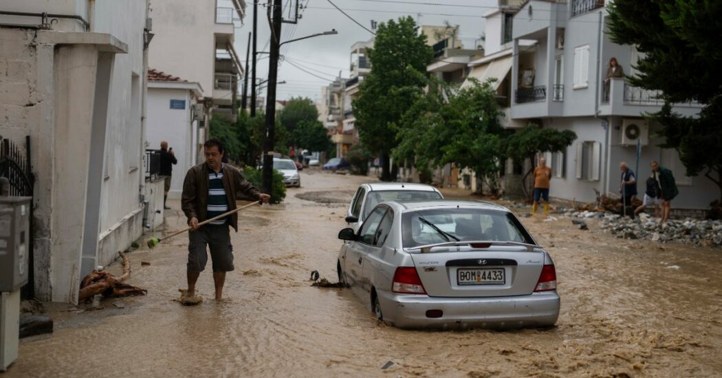 Emergenza climatica in Grecia, alluvioni e distruzione causate dalla tempesta Elias: tremila evacuati