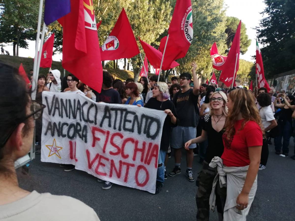 “Annullare l’evento”. Anpi e femministe vogliono zittire Vannacci