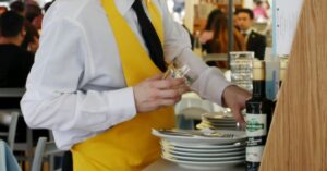 Gli occupati risalgono ad agosto dopo la frenata di luglio: l’aumento riguarda soprattutto i dipendenti a termine