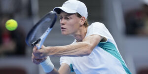 Jannik Sinner ha battuto Carlos Alcaraz nelle semifinali del torneo ATP 500 di Pechino e salirà al quarto posto del ranking mondiale