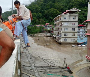 India: inondazioni nel Sikkim, almeno 14 morti e un centinaio di dispersi