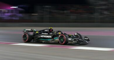 Formula 1, Max Verstappen in pole nel Gp del Qatar con la Red Bull. Leclerc sparso da 5°