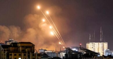 Israele in guerra, bombe a Gaza. americani e tedeschi tra i rapiti