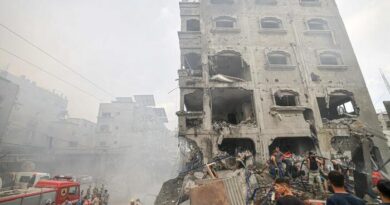 Gaza al buio sotto le bombe, strage al mercato / Il reportage