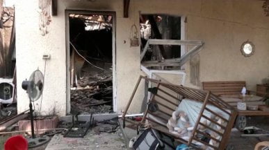 Kfar Aza, l’orrore nel kibbutz colpito da Hamas: “È un massacro, mai vista una cosa così”