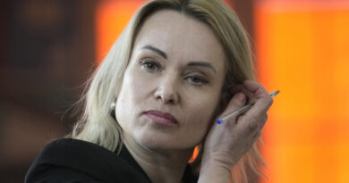 La polizia francese sta indagando sul possibile avvelenamento della giornalista russa Marina Ovsyannikova, che protestò contro l’invasione dell’Ucraina