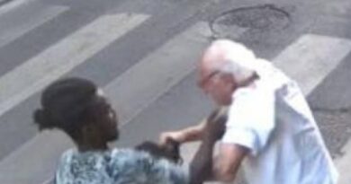 L’aggressione e i pugni: straniero rapina 91enne tra l’indifferenza dei passanti