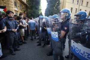 Corteo pro Palestina a Roma, tensione tra studenti e forze dell’ordine