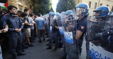 Corteo pro Palestina a Roma, tensione tra studenti e forze dell’ordine