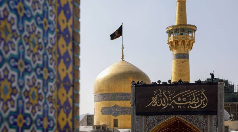 Bandiera nera sulla moschea in Iran: la dichiarazione di guerra dell’Islam