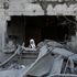 Più di 50 palestinesi uccisi in attacchi aerei a Gaza durante la notte, mentre Israele prende di mira una moschea in Cisgiordania
