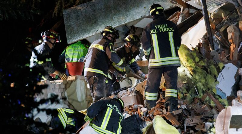 Due persone sono morte nel crollo di una palazzina vicino a Ferrara