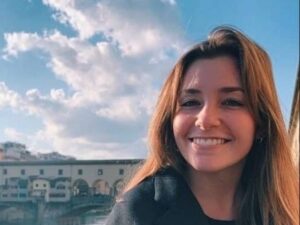 Investita in retromarcia e uccisa dalla suocera. A bordo la figlia piccola